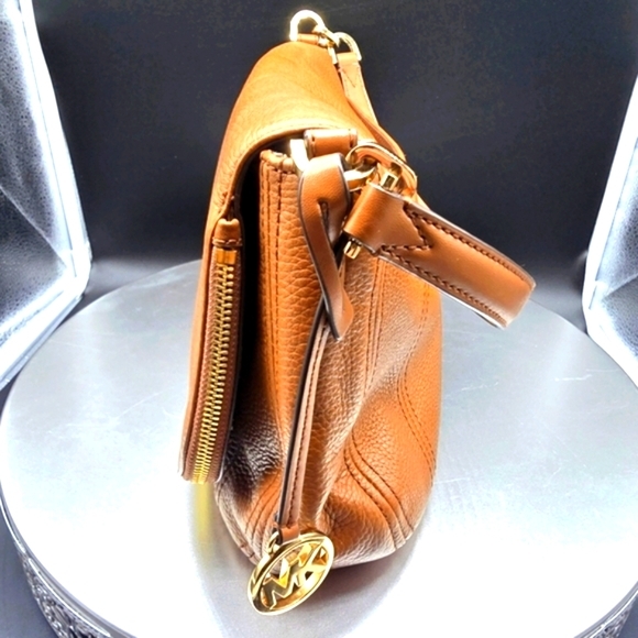 Pre Loved!! Michael Kors Bedford Meduim Brown Pebbled Leather Bag - Picture 2 of 9